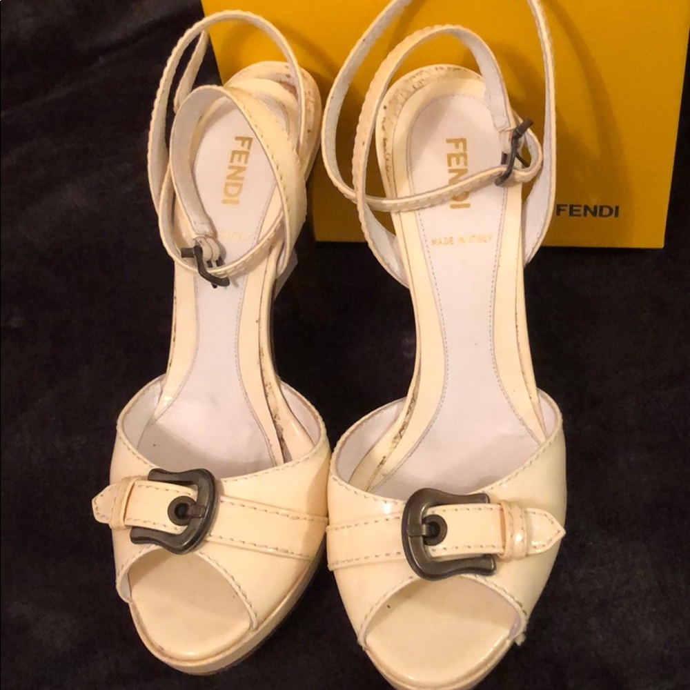Patent white ivory sandal - Picture 5 of 5